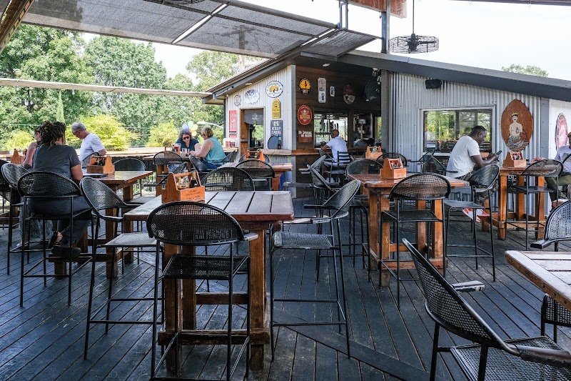 Six Feet Under Pub & Fish House - Grant Park in Atlanta